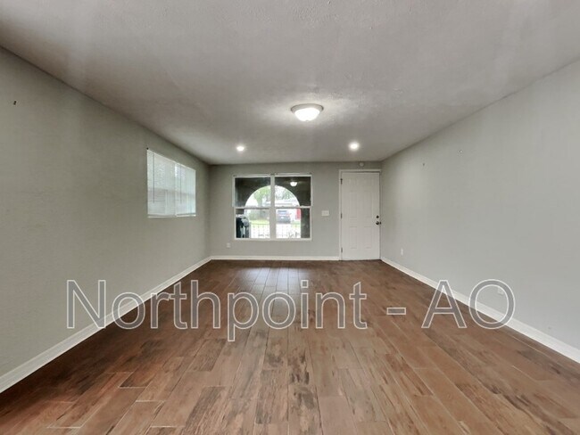 Foto del edificio - 11467 Emuness Rd