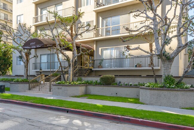 Foto del edificio - 10747 Wilshire Blvd