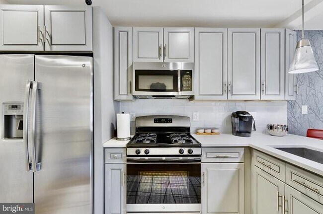 Foto del edificio - 2536 W Girard Ave