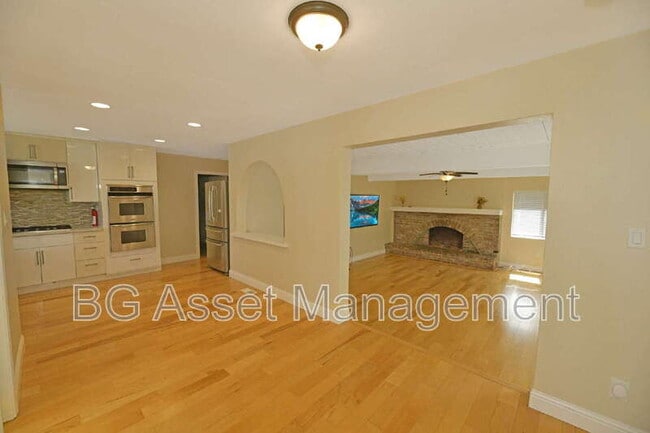 Building Photo - 3830 Twin Oaks Way