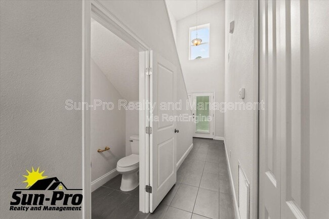 Building Photo - 5134 Taylor Ave