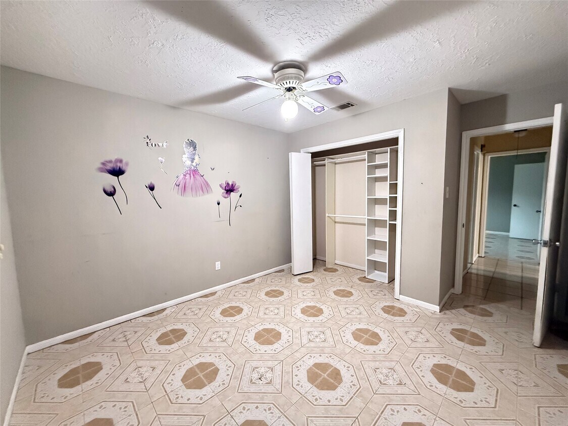 Building Photo - 13218 Avonshire Dr