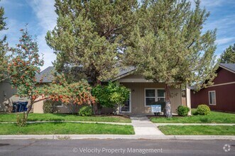 Building Photo - 61205 Larkspur Loop