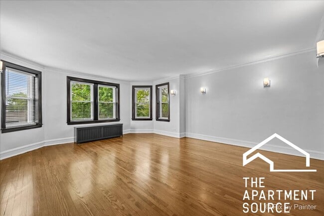 Building Photo - 2252 W Winnemac Ave