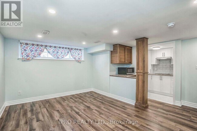 Building Photo - 3614 Holden Crescent