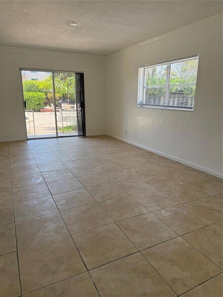Building Photo - 1581 NE 34th Ct