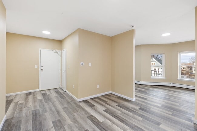 Building Photo - 31 Capen St