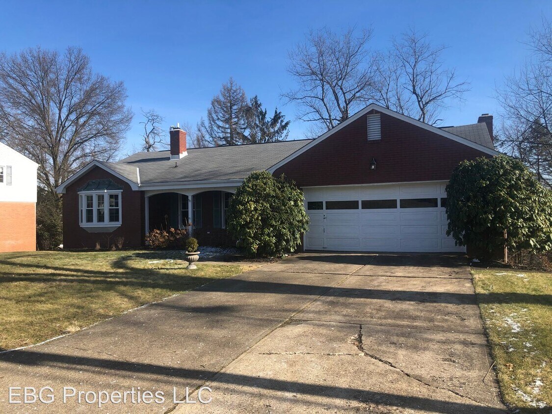Primary Photo - 2 br, 2.5 bath House - 111 Heidcrest Dr