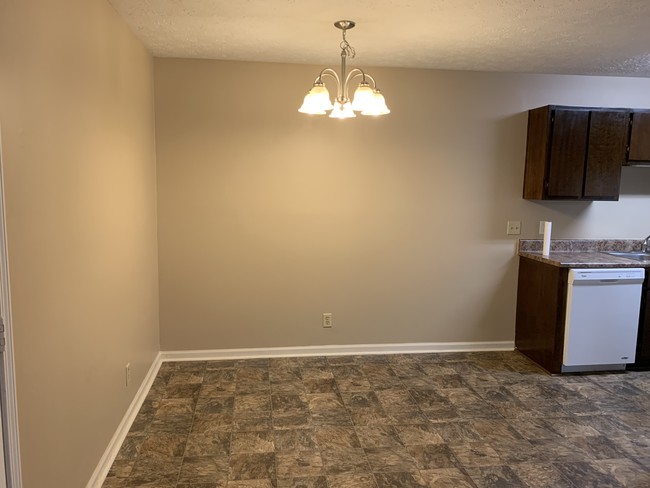 Eating Area - 630 W Mcintosh St