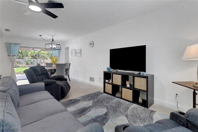 Building Photo - 28215 Sunset Dr