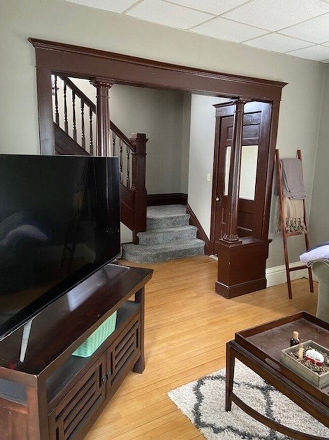 Building Photo - **Rent Special** Charming 4 Bedroom 2 Bath House