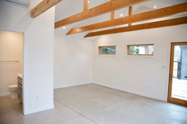 Building Photo - 6521 W 87th St