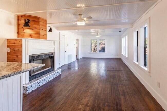Foto del edificio - Spacious Four Bedroom near Texas Tech!