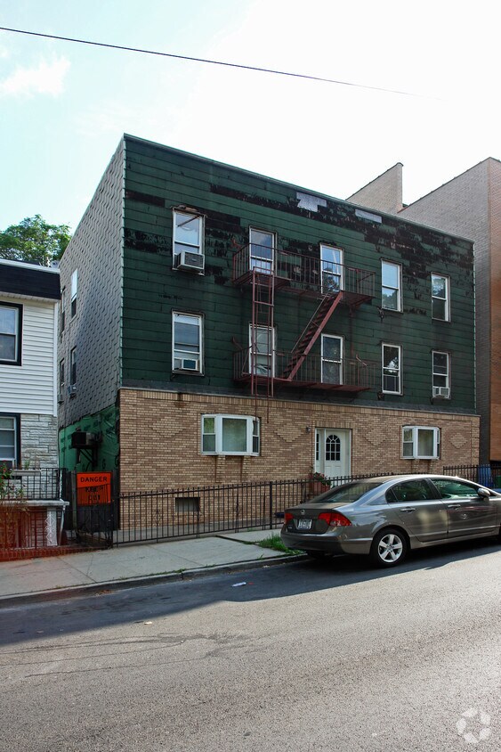 Building Photo - 318 23rd St