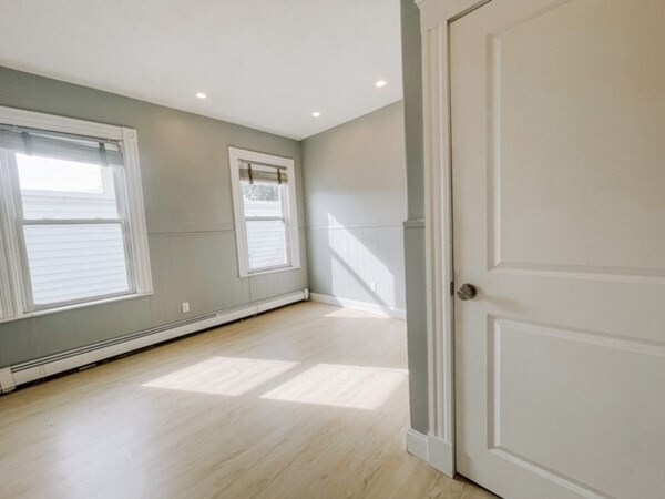 Foto del edificio - 825 E 2nd St