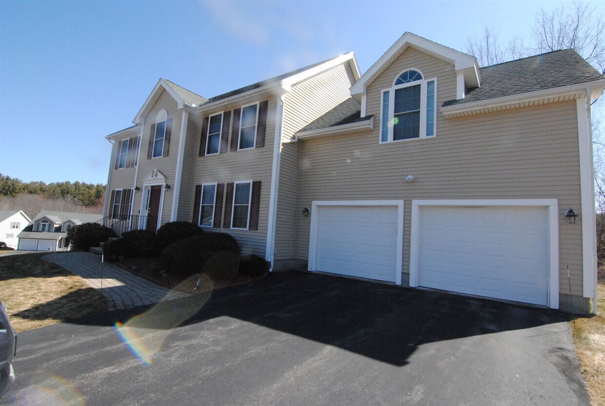Primary Photo - 9 Constantine Dr