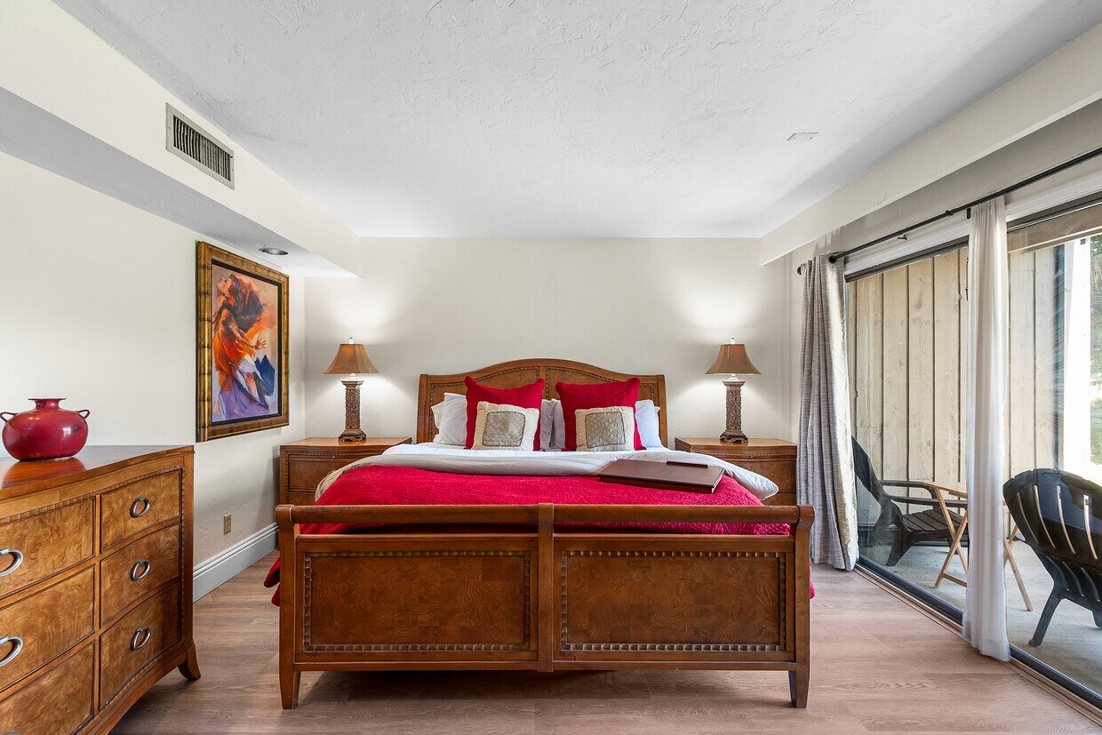 Foto principal - 5062 Sherwood Ln
