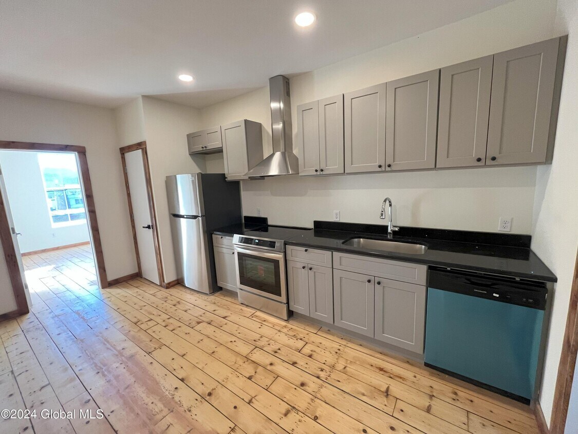 Building Photo - 257 3rd St