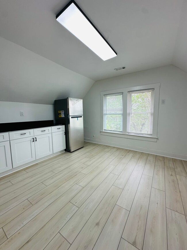 Building Photo - 4014 Cypress Ave