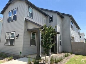 Building Photo - 833 Vine St