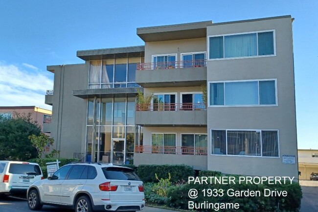 Building Photo - 2010 Trousdale Dr