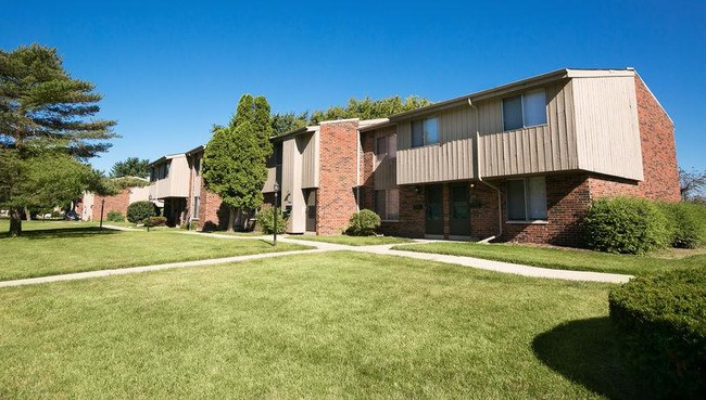 Woodridge Apartments and Townhomes Apartments - New Berlin, WI ...