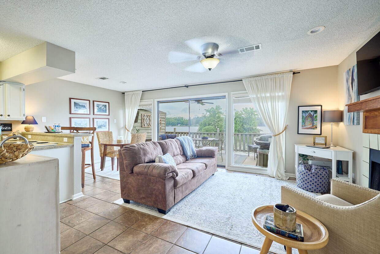 Foto principal - 400 Farr Shores Dr