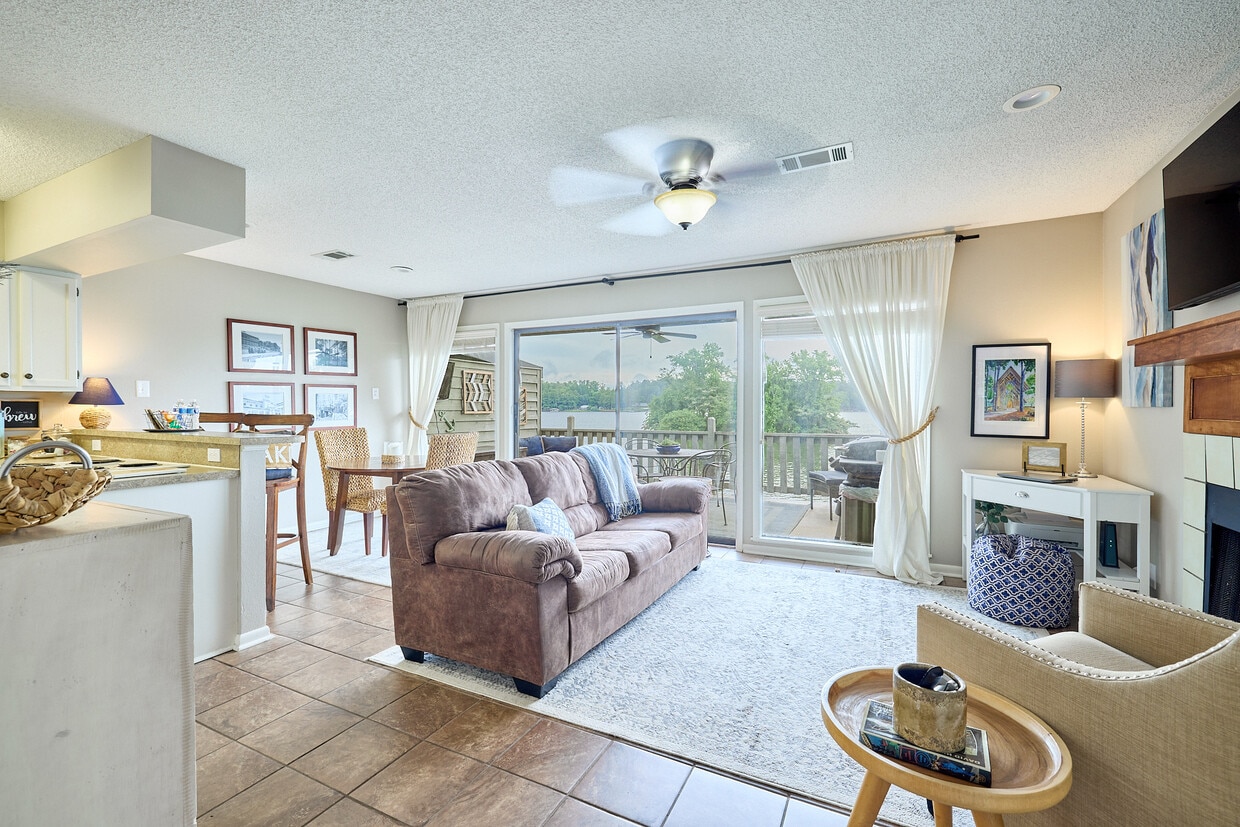 Primary Photo - 400 Farr Shores Dr