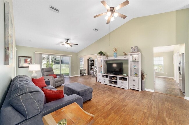 Building Photo - AVAILABLE BY AUGUST 1ST-PRISTINE 3/2 HOUSE...