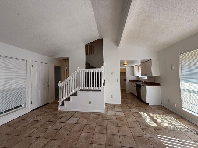 Building Photo - 4313 S Maplewood Ave