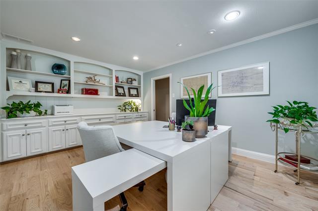 Building Photo - 5605 Lobello Dr