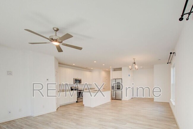 Foto del edificio - 2413 Trafton Pl