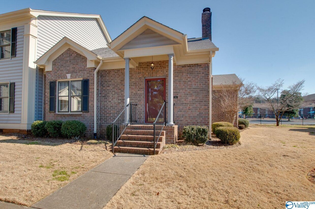 Primary Photo - 313 Kensington Ct SW