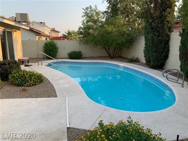 Building Photo - 5572 Latigo St