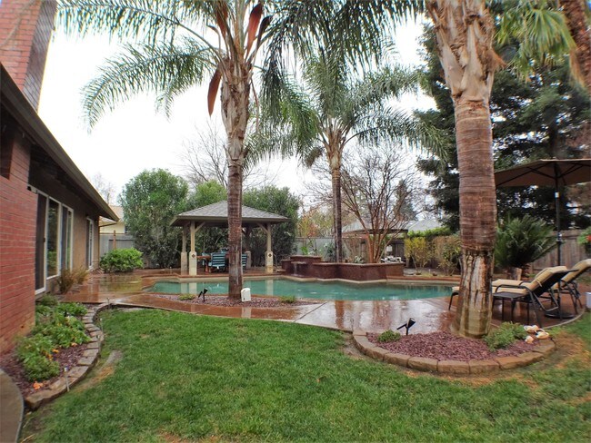 Building Photo - 417 Stonebridge Dr