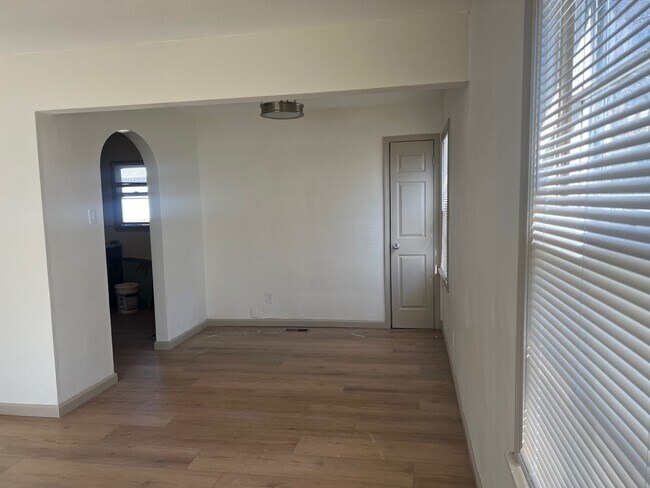 Foto del edificio - 8621 North Ave