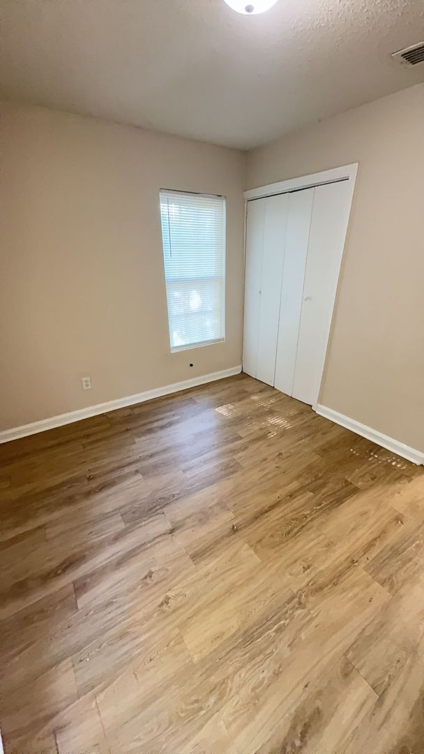 Foto del edificio - Charming 2 Bedroom Duplex in Midtown Memphis!