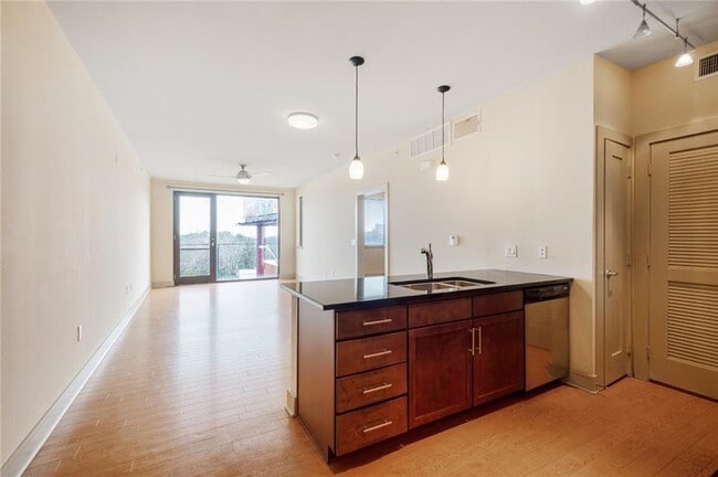 Building Photo - 3016 Guadalupe St