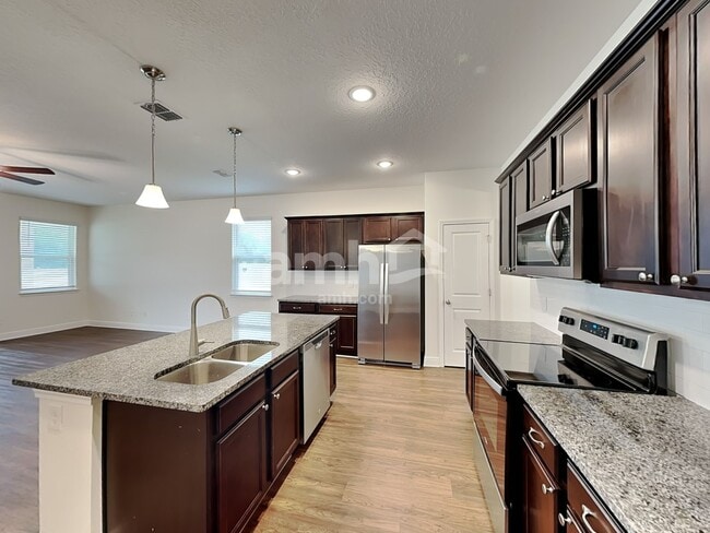 Building Photo - 1355 Celery Ave