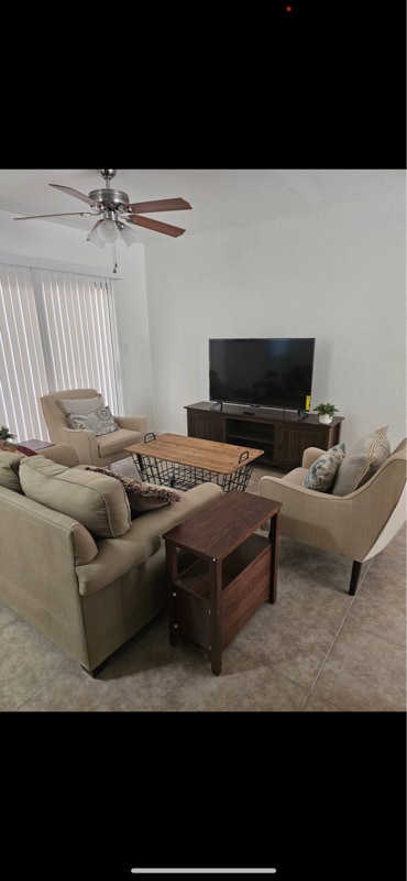 Foto principal - 3800 E 2nd St