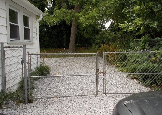 Building Photo - 504 Green Ave