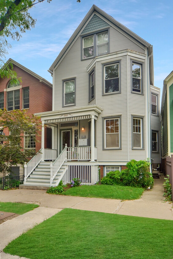 Primary Photo - 2102 W Belle Plaine Ave
