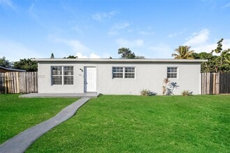 Building Photo - 1231 NE 214th St