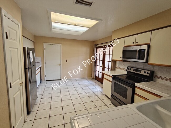 Building Photo - 131 E Horizon Cir