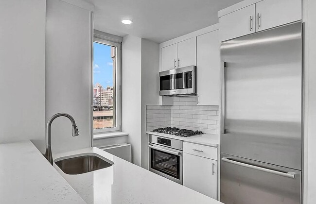 Building Photo - 635 W 42nd St