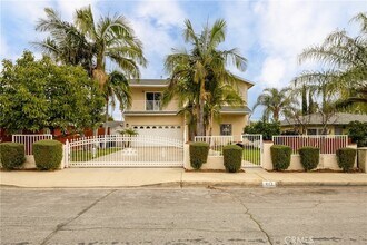 Building Photo - 642 N 6th Ave