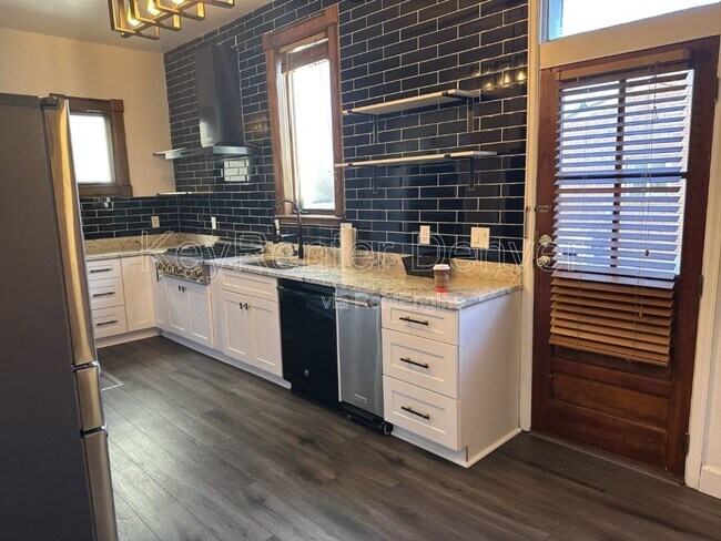 Foto del edificio - 2418 N Clarkson St