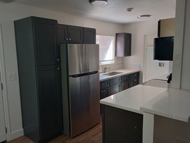 Building Photo - W Altos