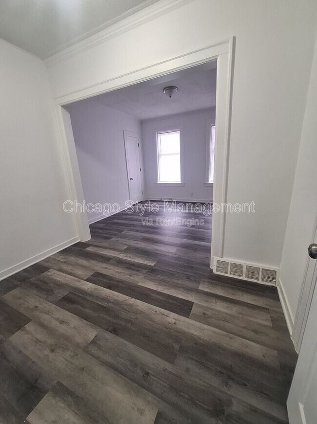 Foto del edificio - 320 W 16th St
