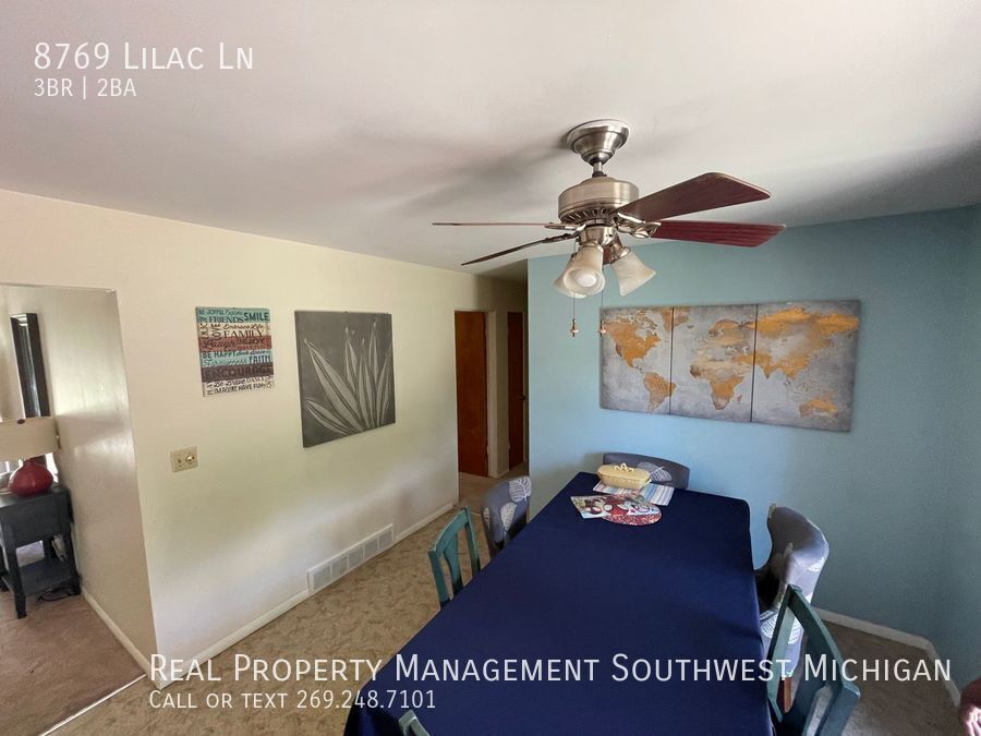 Building Photo - 8769 Lilac Ln